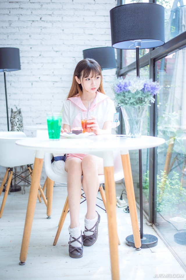 没有一宗友情是地久天长的。人们在你的生活里来去如流，有时，友情的过程是短暂的，有限的。
